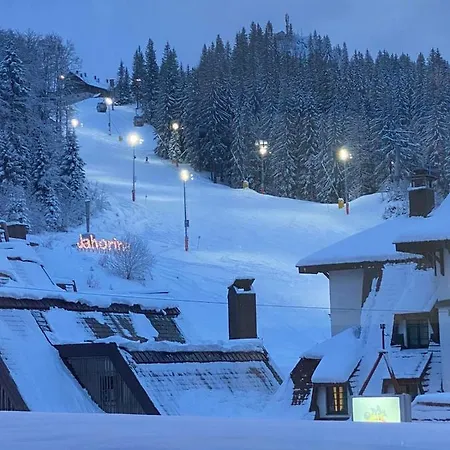 122 - Vucko - Private Host 3*