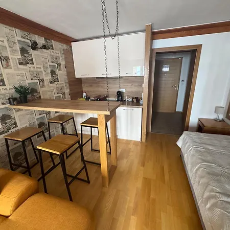 122 - Vucko - Private Host Apartman 3*