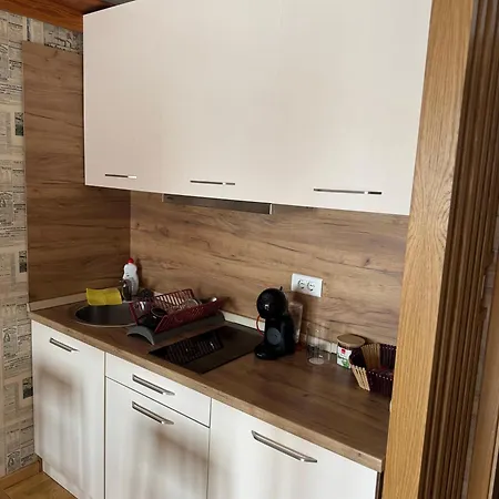 122 - Vucko - Private Host Apartman 3*